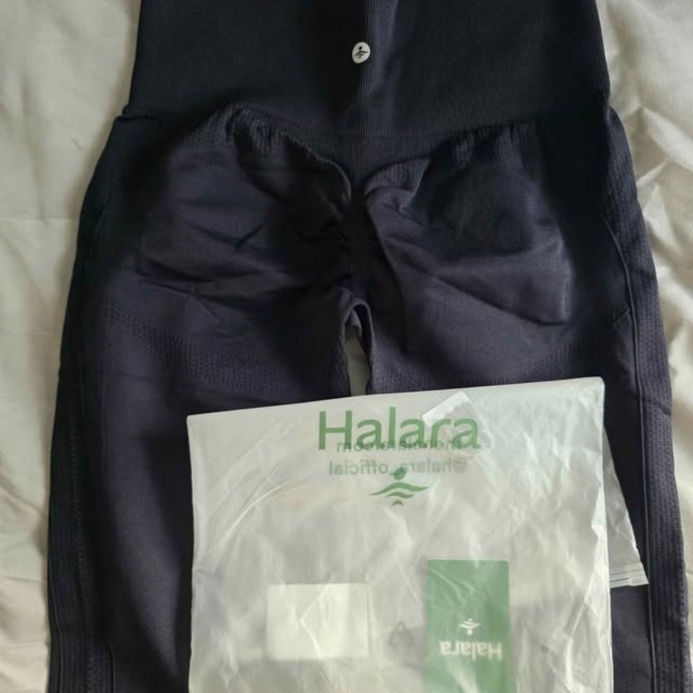 Halara Seamless Flow Navy High Waisted Tummy Control Butt Lifting Yoga Leggings